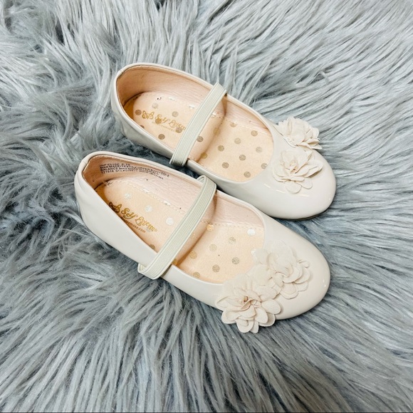 Self esteem glossy tan girls dress shoes - Picture 1 of 7